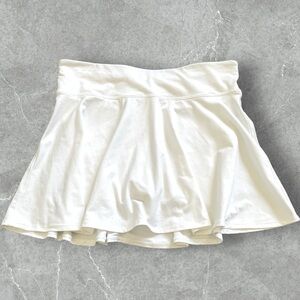 Aritzia White TNA Tennis Skirt Size Medium